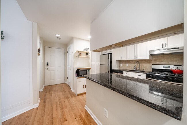 Building Photo - 456 9th St