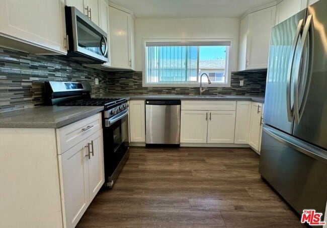 Building Photo - 2040 S Sherbourne Dr