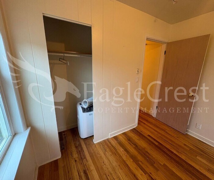 Building Photo - Spacious 3-Bedroom 2 bathroom Home with Great Mountain Views and Bonus Room!!