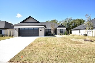 Building Photo - Be a Part of This Neighborhood in Farmington Heights!!!
