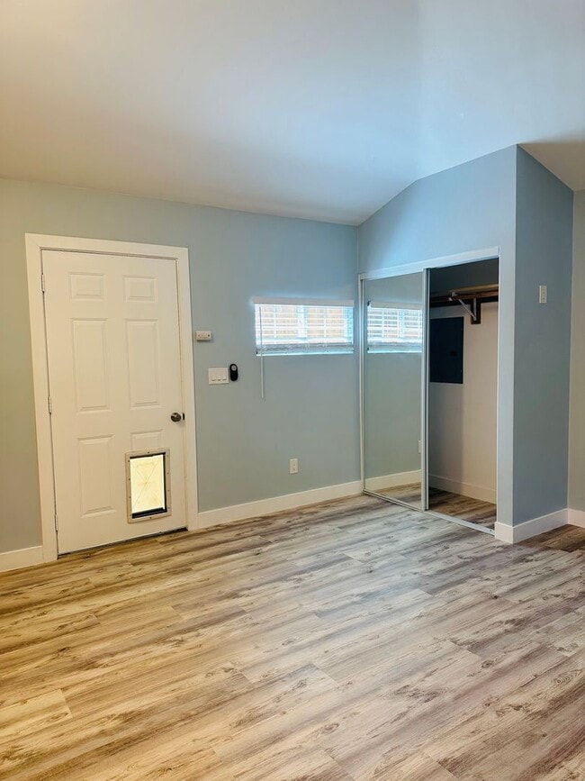 Building Photo - !!!!!Beautiful, Cozy Renovate Studio Apartment!!!!!