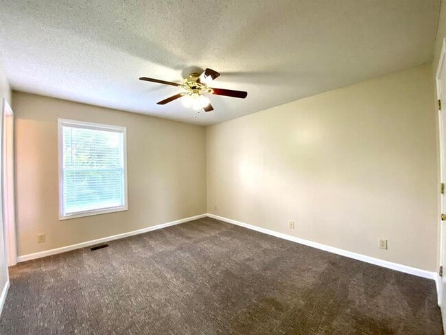 Building Photo - 701 Carbondale Dr