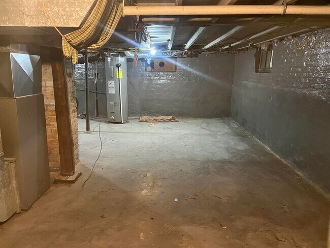 Building Photo - 1027 S Chicago Ave