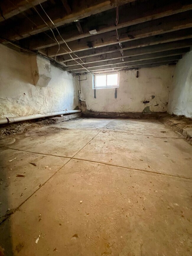 Building Photo - Newly Renovated 3-Bedroom Townhome in Fairhill! Available NOW!