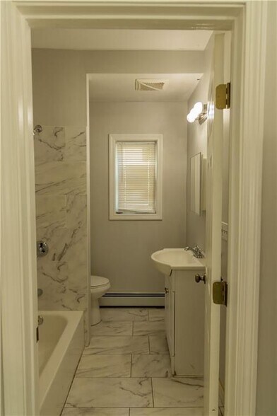 Building Photo - 287 Manton Ave