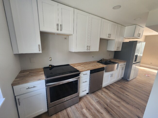 Primary Photo - 390 W Lake Ave NW
