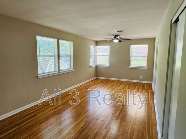 Building Photo - 544 Green Ridge Rd