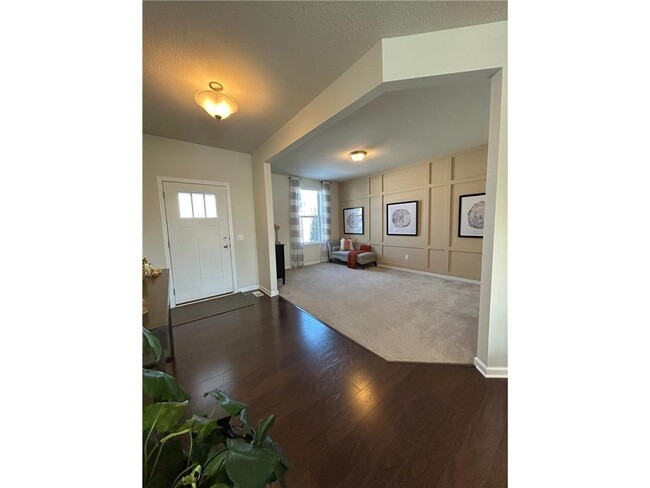 Building Photo - 5785 Urbandale Ln N