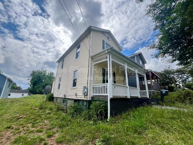 Building Photo - 1521 Taylor St