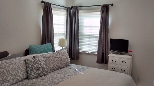 Bedroom - 1611 Greenwood Ave