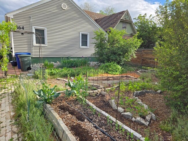 Building Photo - 864 E 200 S