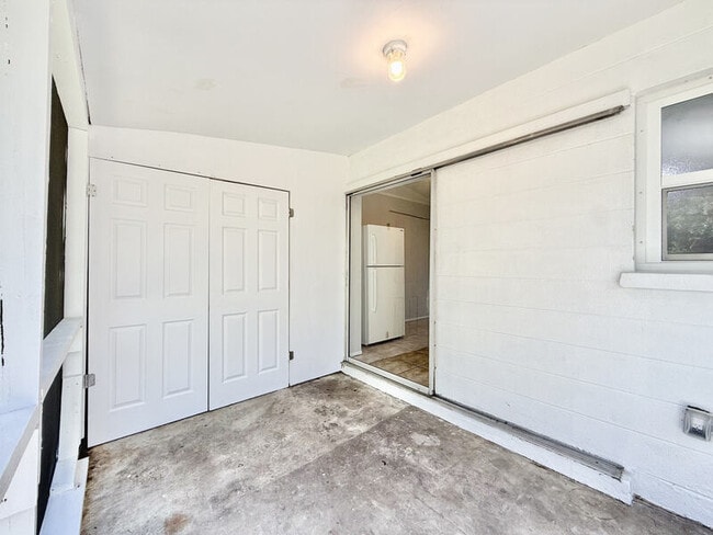 Building Photo - 605 64th Ave W