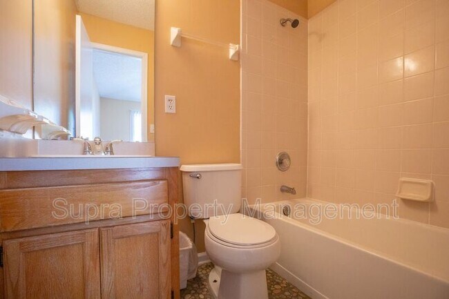 Building Photo - 2548 Americas Cup Cir E