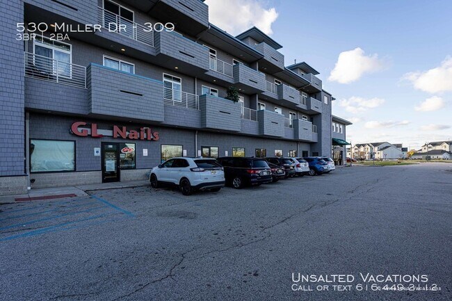 Building Photo - Grand Landing Condo
