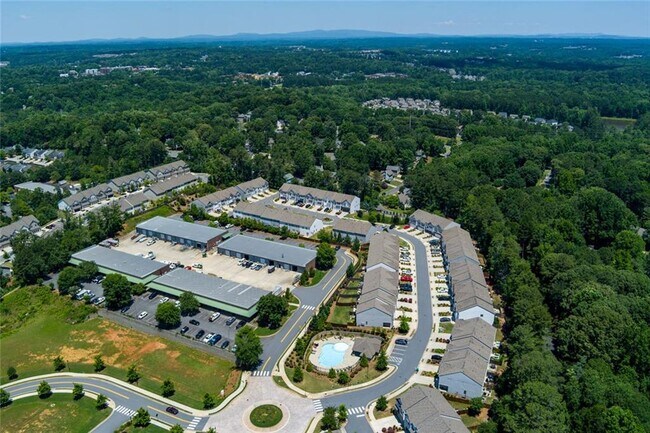 Building Photo - 723 Woodstock Grove Dr