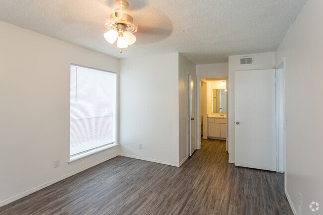 2BR, 2BA - 947 SF - Midwest Pointe