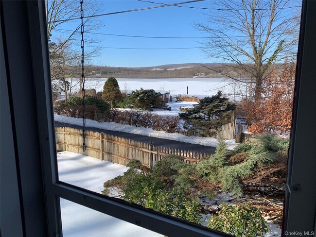 Building Photo - 5 Shore Trail