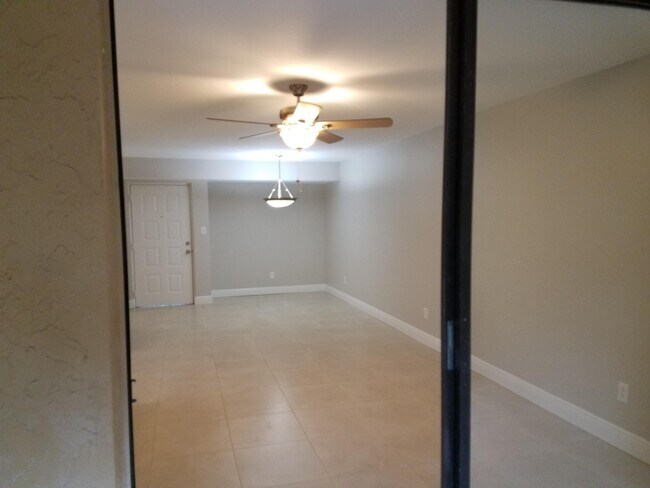 Building Photo - 820 Lavers Cir