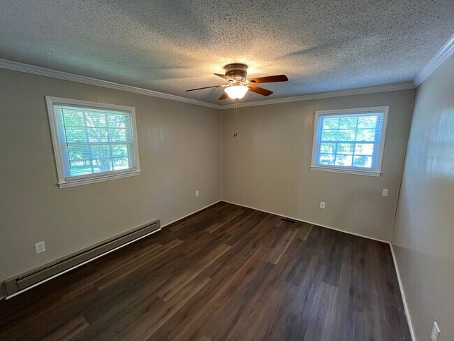 Building Photo - Charming 3-bedroom, 1.5-bathroom property in Pfafftown