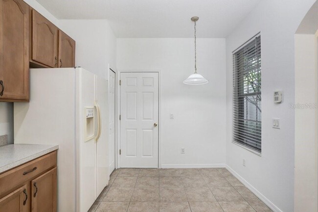 Building Photo - 2050 Park Crescent Dr