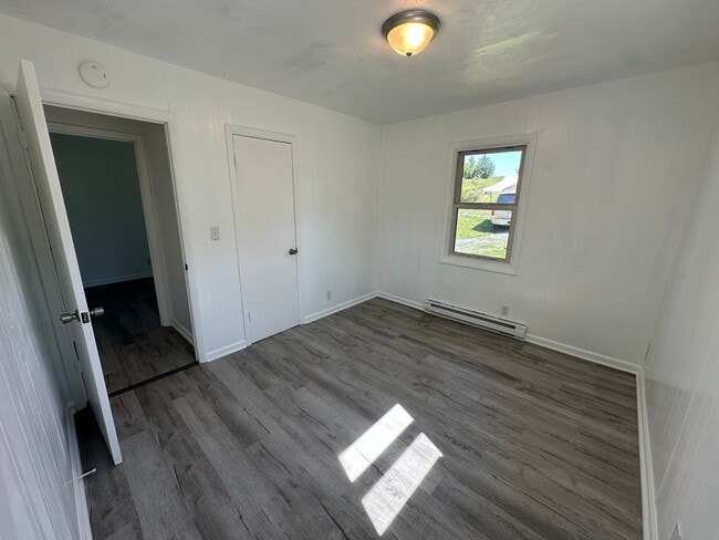 Building Photo - Spacious house in Brookville school distri...
