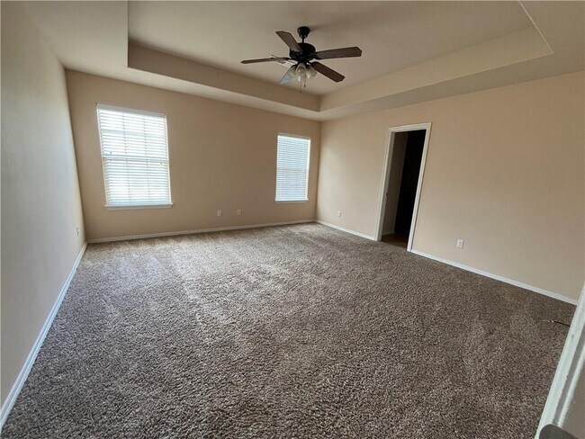 Building Photo - 201 Willow Dr