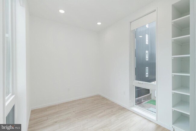 Building Photo - 1154 N Lee St