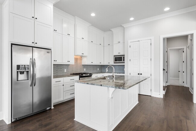 Building Photo - 2048 Perennial Ln