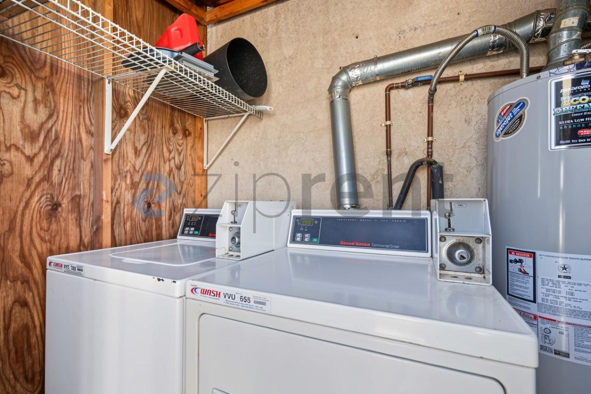 Building Photo - Unit B