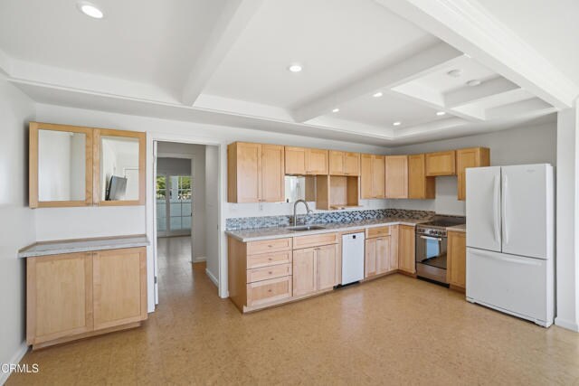 Building Photo - 681 Ocean View Dr