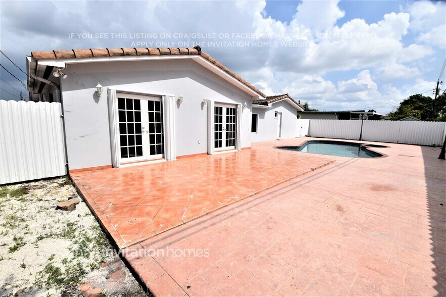 Building Photo - 1720 SW 98th Ct