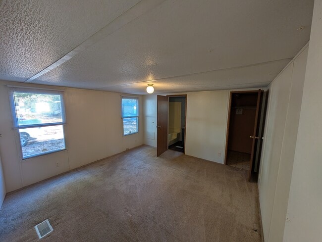 Building Photo - 28 Ransdell Ln