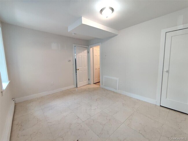 Building Photo - 20 Noxon St