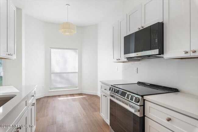 Building Photo - 12184 Mantle Dr