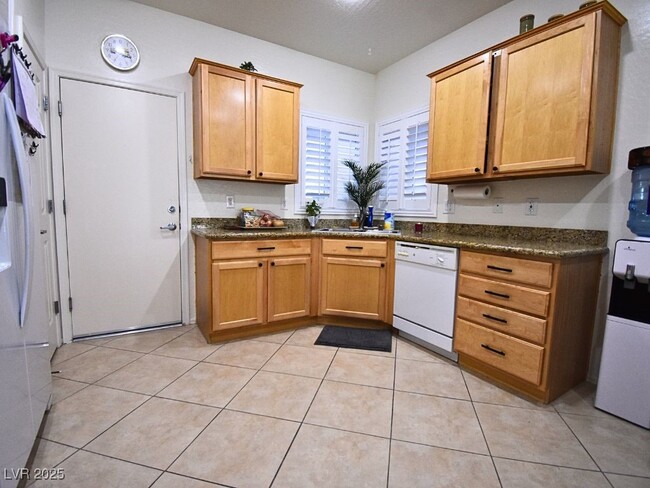 Building Photo - 7709 Island Rail Dr