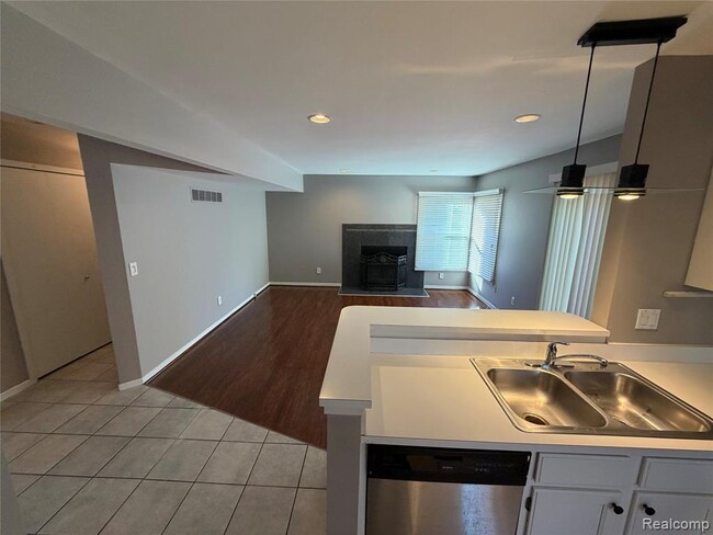 Building Photo - 39588 Squire Rd