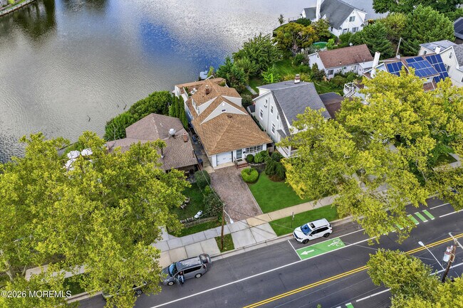 Building Photo - 1213 Sunset Ave