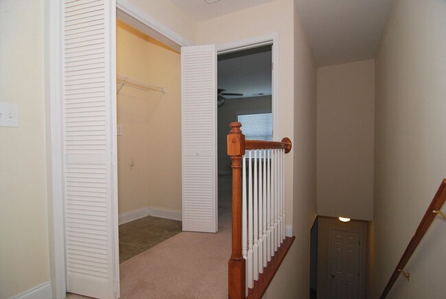 Building Photo - 2 Bedroom, 2.5 Bath in Hampton Forest - Av...