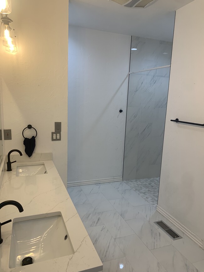 Building Photo - 1929 Guilford Ct