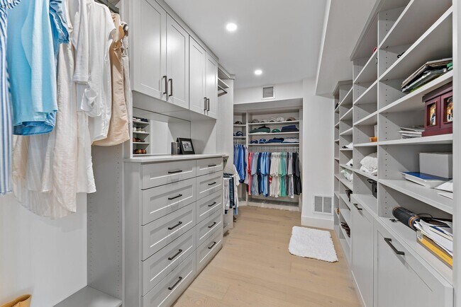 Building Photo - 19800 Sandpointe Bay Dr