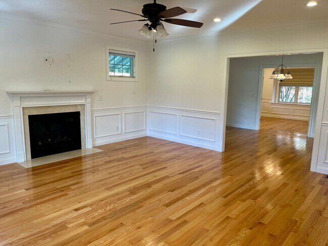 Building Photo - Lawton Lane Management