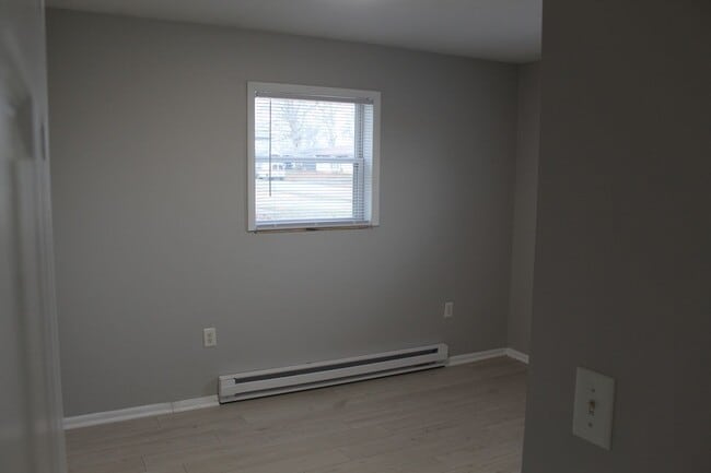 Building Photo - 3 Bedroom Ranch in Plainfield