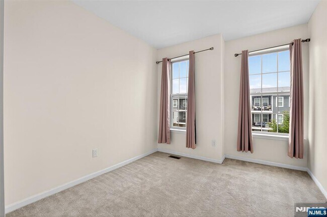 Building Photo - 28 Leahy Dr