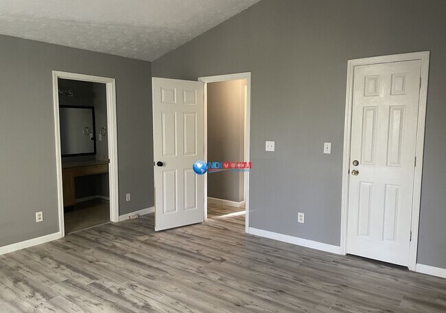 Building Photo - Spacious 4 bedrooms split-level house in Lithonia