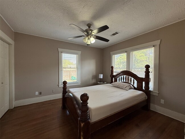 Building Photo - 2519 Paul Quinn St