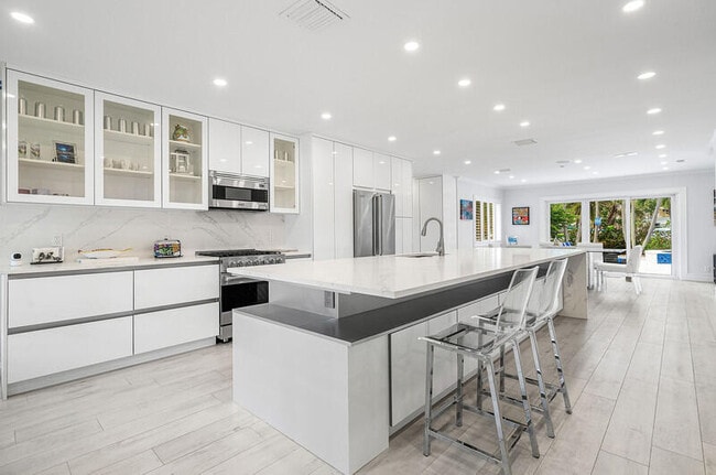 Building Photo - 1733 Coral Gardens Dr