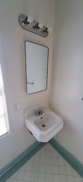 Building Photo - 726-C S Old Ranch Rd