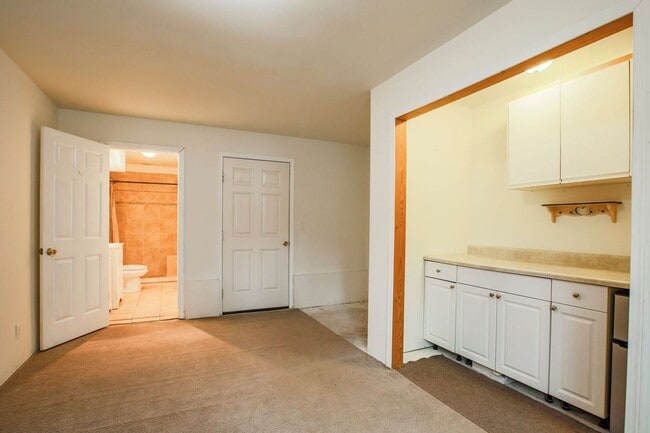 Building Photo - Lovely Storybook Home with a Lake View!