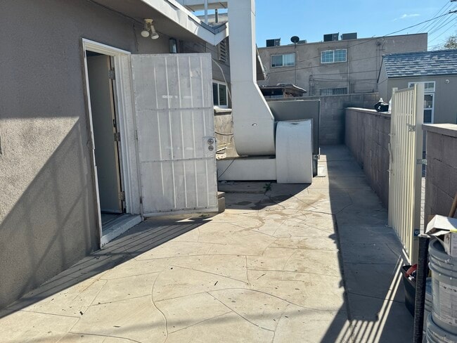 Building Photo - 2241 N Carroll St