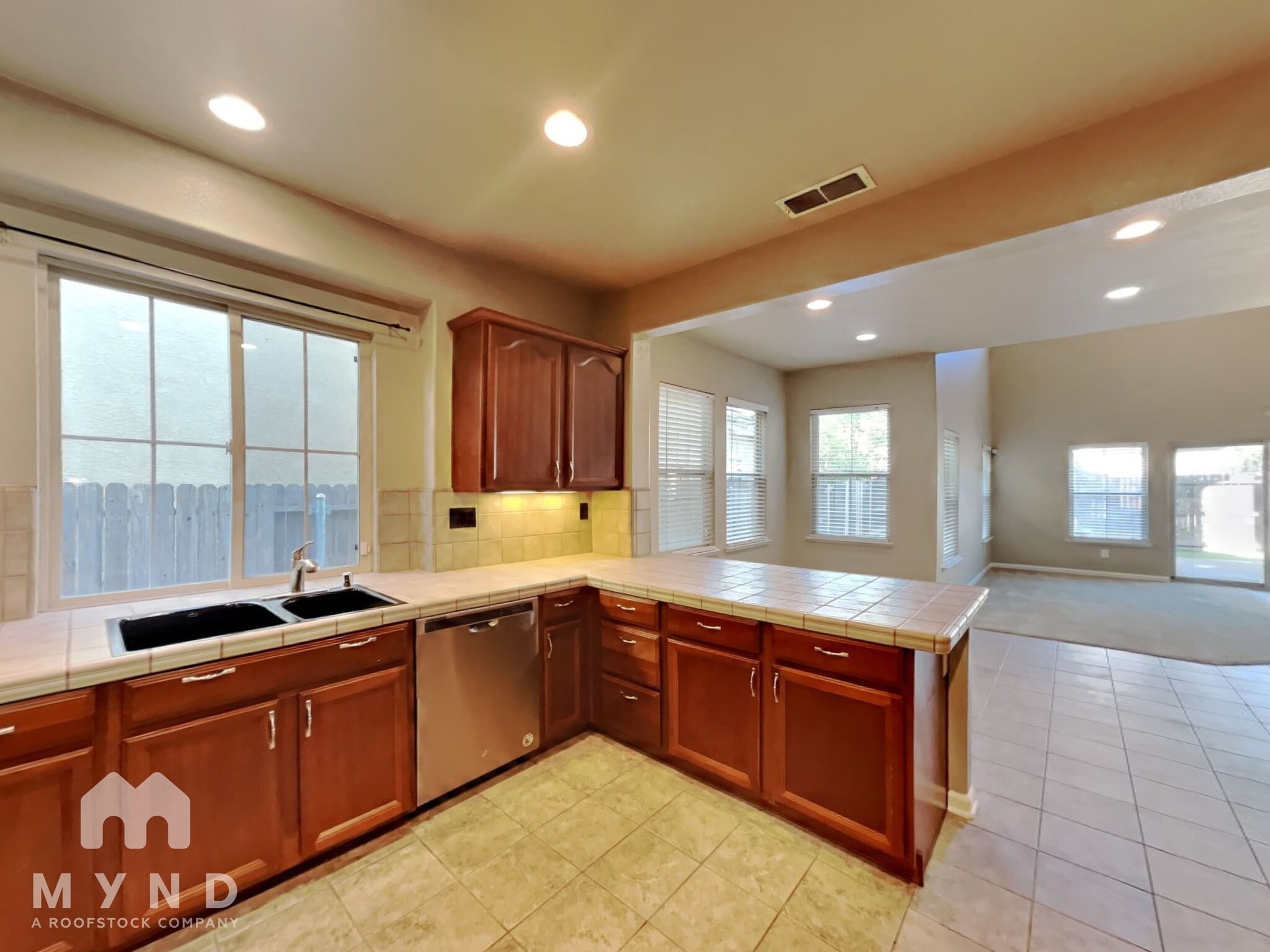 Building Photo - 3532 Silverwood Rd